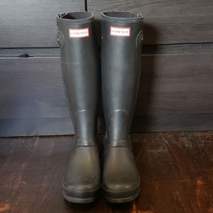 Matte black Hunter rain boots